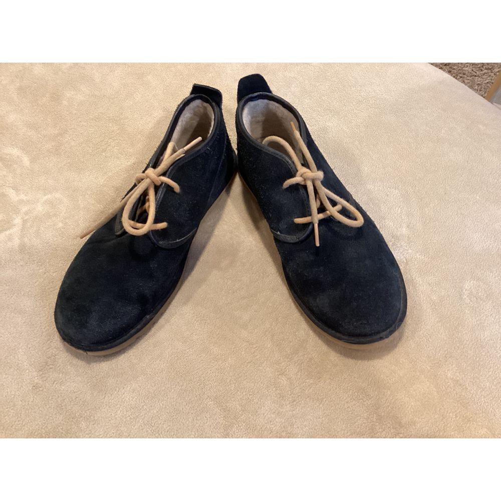 UGG Maksim Chukka Desert Boot Navy Blue with tan sole size US 9, UK 8, EU‎ 42